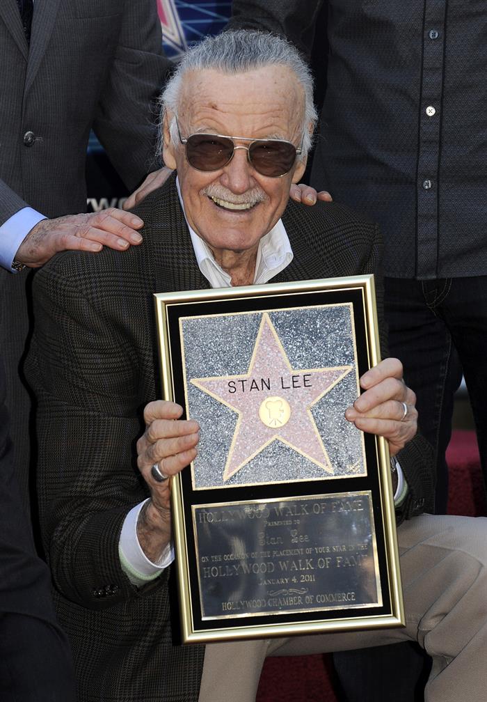 Fãs homenageiam Stan Lee na Calçada da Fama