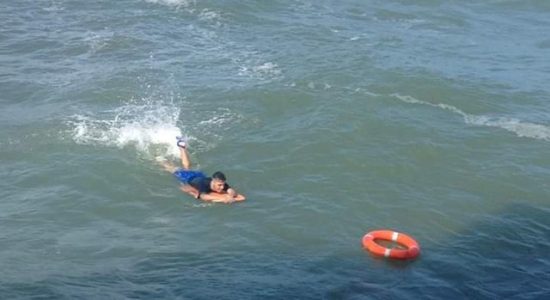 Surfista ficou três horas à deriva no mar de Santos