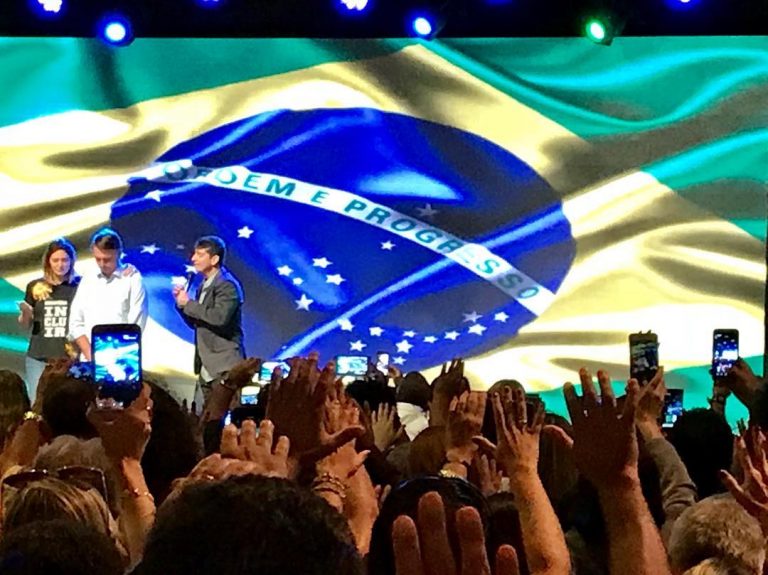 Jair e Michelle Bolsonaro compareceram ao culto de celebração da Igreja Batista Atitude no Rio de Janeiro