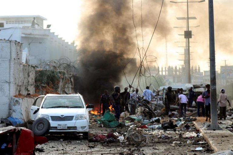 Capital da Somália é alvo de explosões de carros-bomba