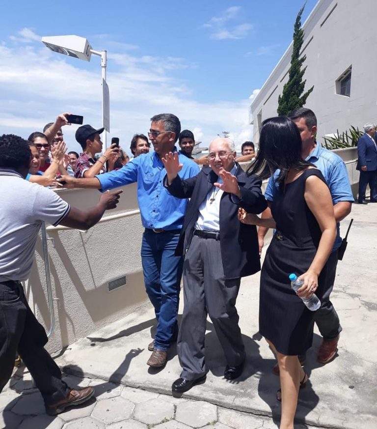 Jair Bolsonaro visita Santuário de Aparecida e Canção Nova