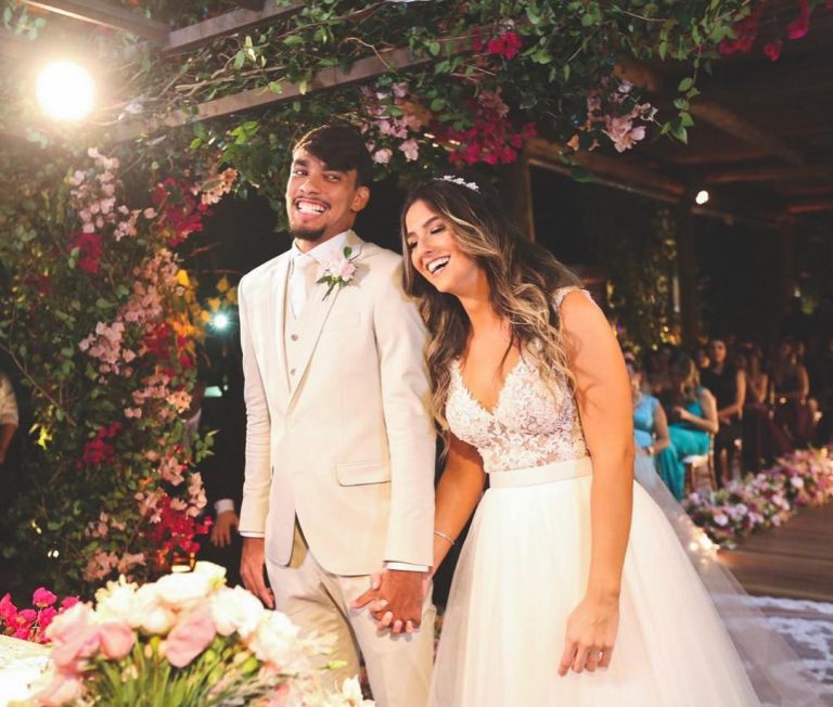 Lucas Paquetá e noiva se casam em festa luxuosa