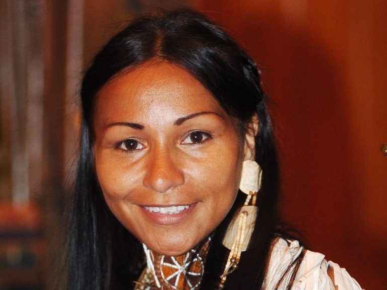 Conheça Sílvia Nobre Waiãpi, índia convocada por Bolsonaro