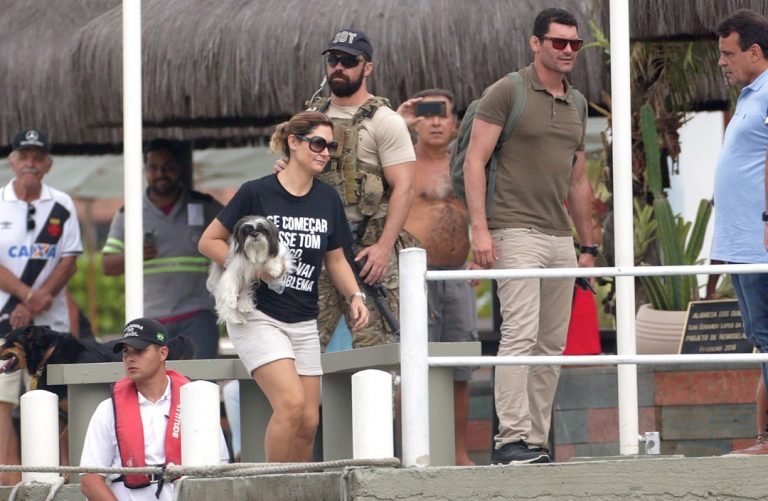 Michelle Bolsonaro usa camiseta com frase de juíza Gabriela Hardt