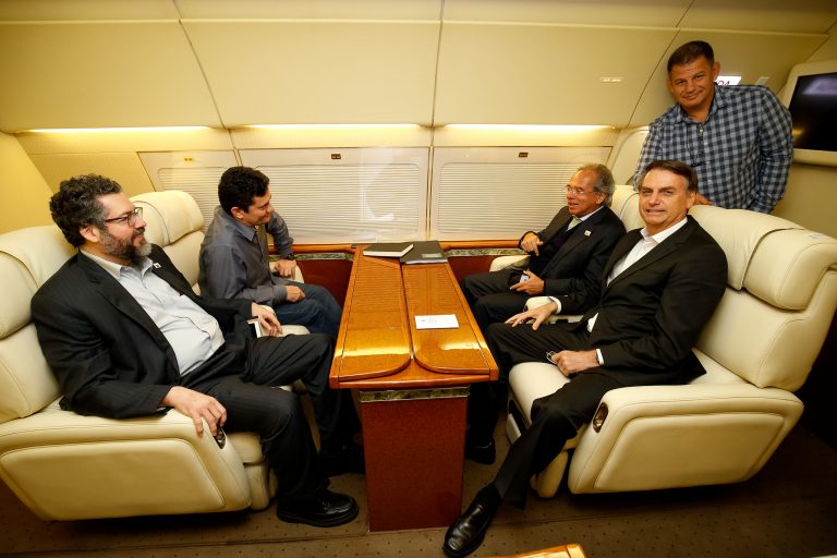 Jair Bolsonaro viajou para Davos na noite desta segunda