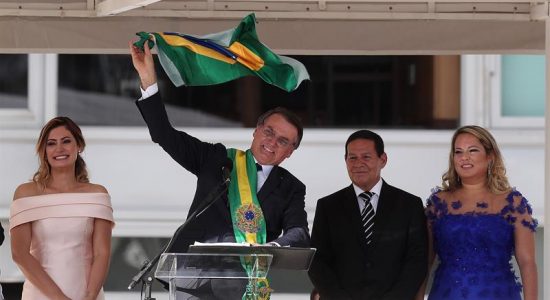 Jair Bolsonaro discursa no parlatório