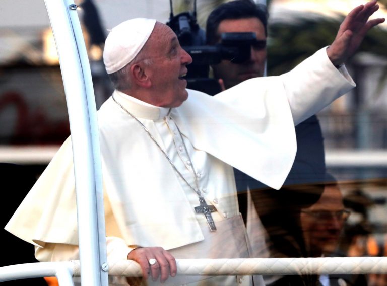 Papa Francisco chega ao Panamá para participar da JMJ