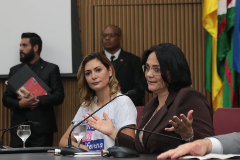 Fórum reúne Rosângela Moro, Michelle Bolsonaro e Damares