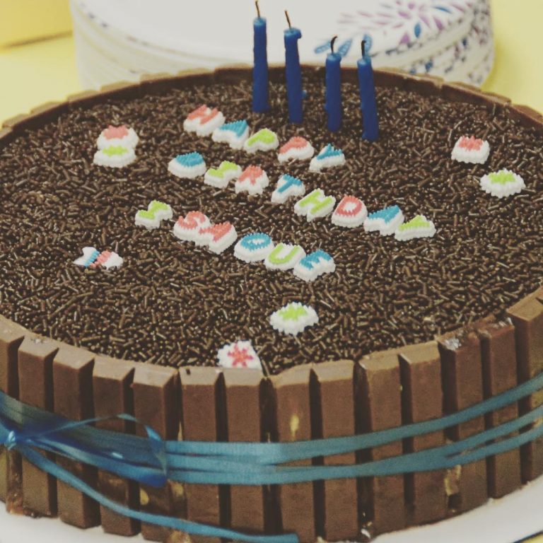 No Instagram, a pastora também publicou fotos da festa surpresa do filho