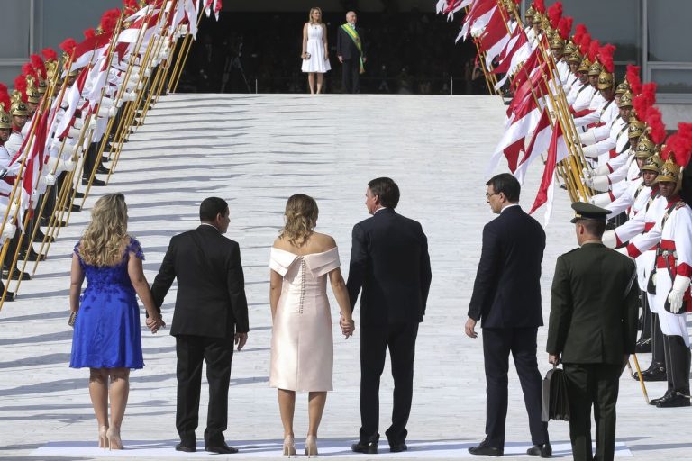 O presidente Jair Bolsonaro chega ao Palácio do Planalto para a solenidade para cerimônia de transmissão da Faixa Presidencial.
