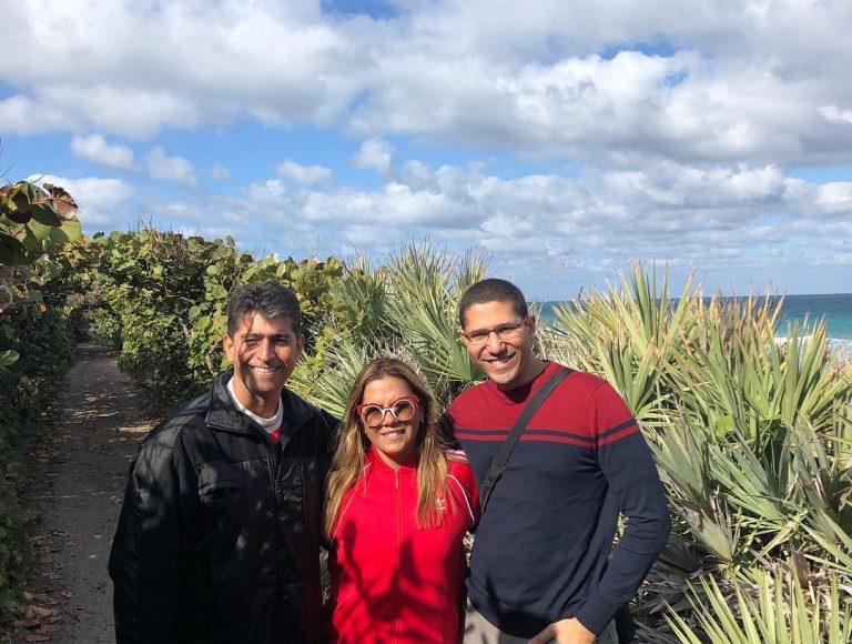 Na Flórida, Pr. Josué Valandro curte férias com a família