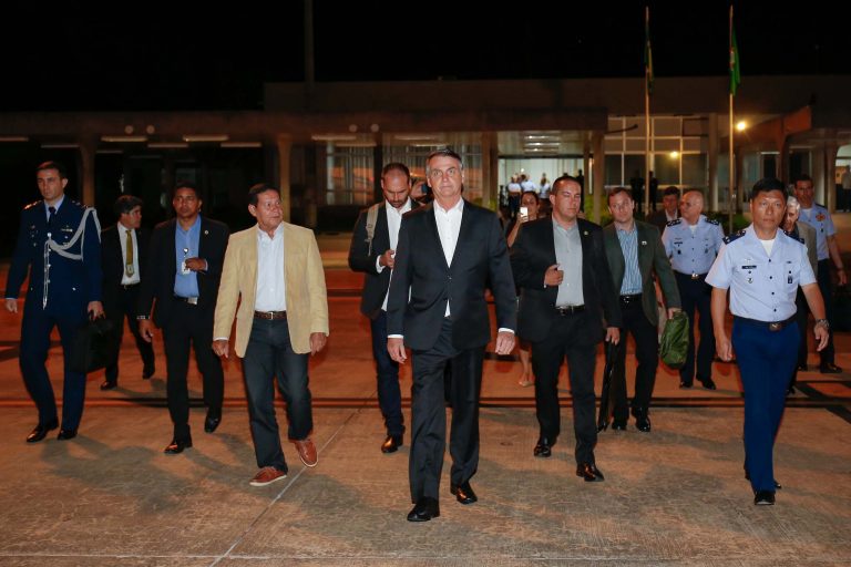 Jair Bolsonaro viajou para Davos na noite desta segunda