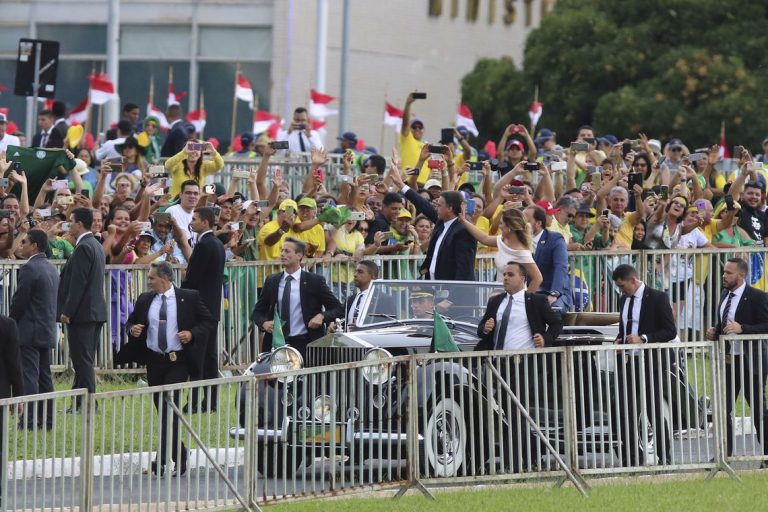 Presidente eleito Jair Bolsonaro na chegada ao Congresso Nacional