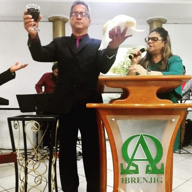 Os pastores Léa Mendonça e Sérgio Andrade comemoram 30 anos de casados
