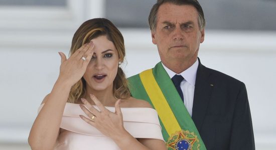 Michelle Bolsonaro faz aniversário e completa 39 anos