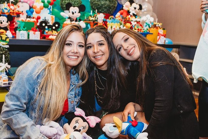 Adriana e Rodrigão comemoraram aniversário dos filhos em Orlando