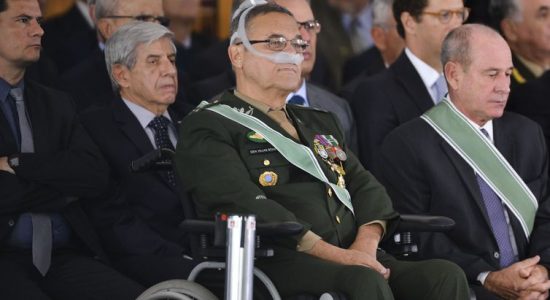 General Villas Bôas se despede do Exército