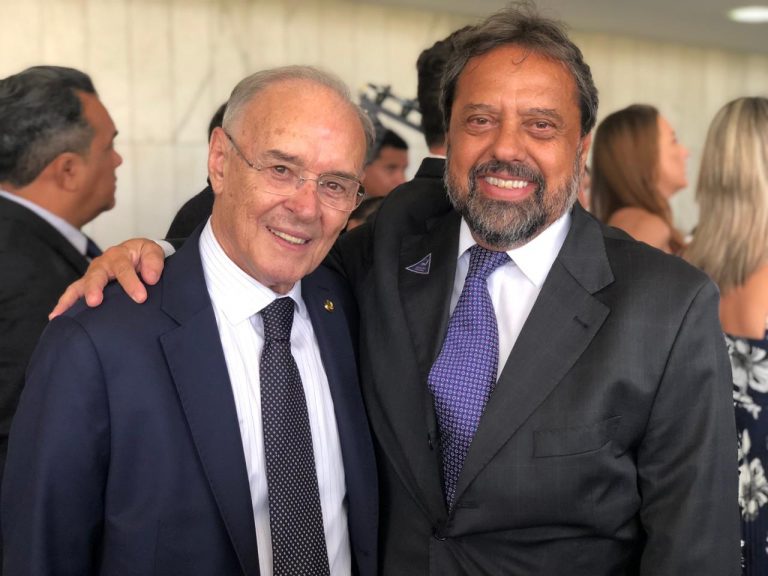 Senadores eleitos em outubro tomam posse em Brasília