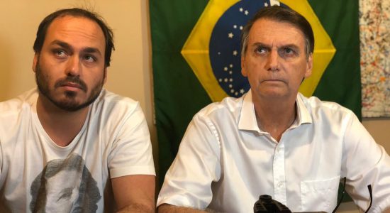 Vereador Carlos Bolsonaro e seu pai, o presidente Jair Bolsonaro