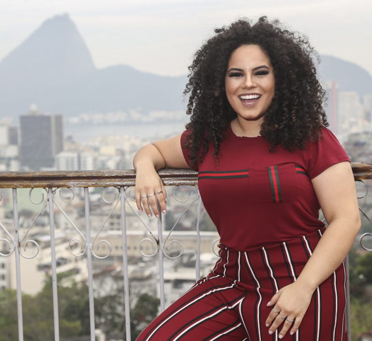 Te Venero é a segunda canção de Rebeca Carvalho pela MK Music