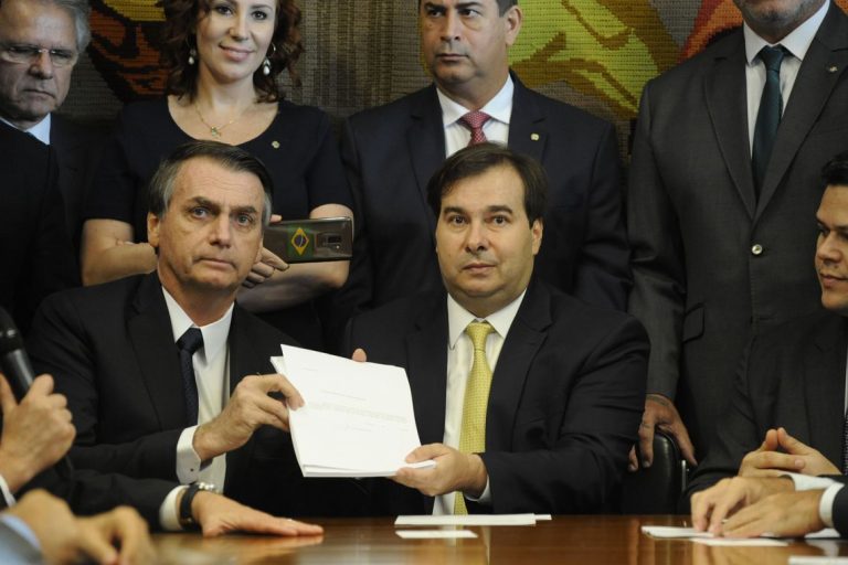 Bolsonaro entrega proposta de reforma da Previdência