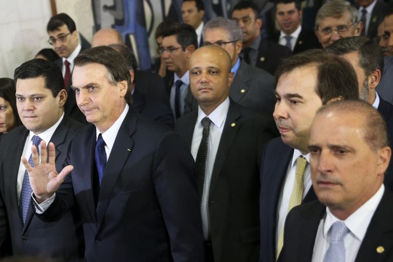 Bolsonaro e Guedes entregam proposta de reforma da Previdência