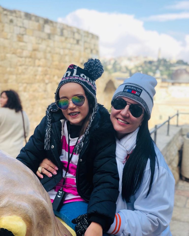 Thiara Lopes está em Israel com a família