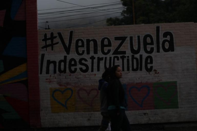 Crise na Venezuela se agravou após Maduro recusar ajuda humanitária