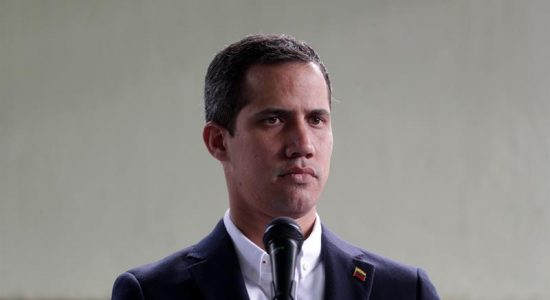 Em Davos, Juan Guaidó pede ajuda para reintegrar a Venezuela