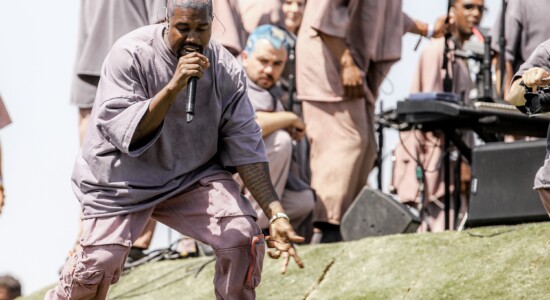 Kanye West promove culto no festival de música Coachella