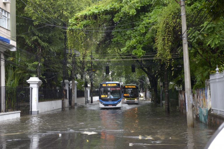 Ruas alagadas na região da Tijuca, Zona Norte do Rio de Janeiro