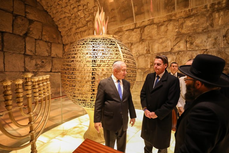 Jair Bolsonaro e Benjamin Netanyahu visitam o Muro das Lamentações