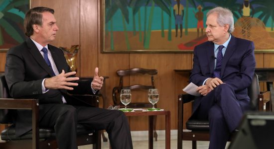 Presidente Jair Bolsonaro é entrevista por Augusto Nunes