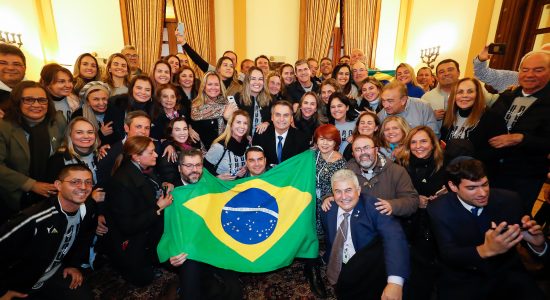 Jair Bolsonaro e comitiva foram recebidos por brasileiros católicos em Jerusalém