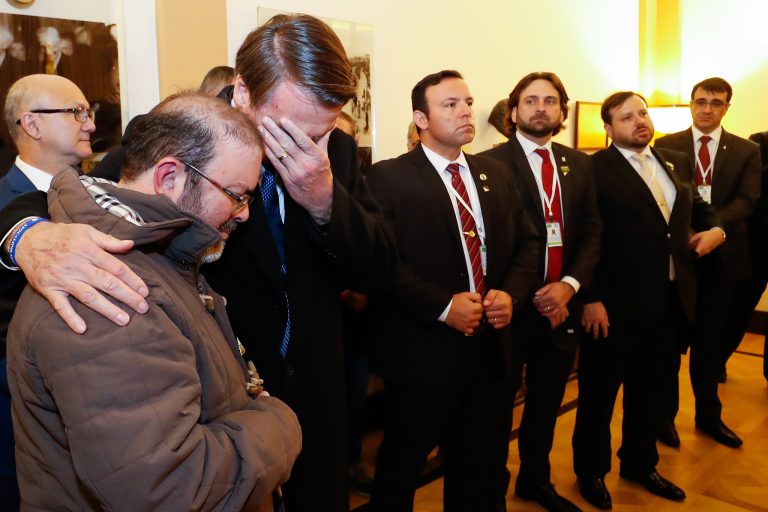 Jair Bolsonaro e comitiva foram recebidos por brasileiros católicos em Jerusalém