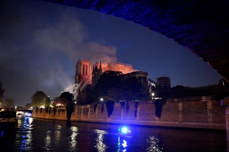 Incêndio tomou Catedral de Notre-Dame, em Paris