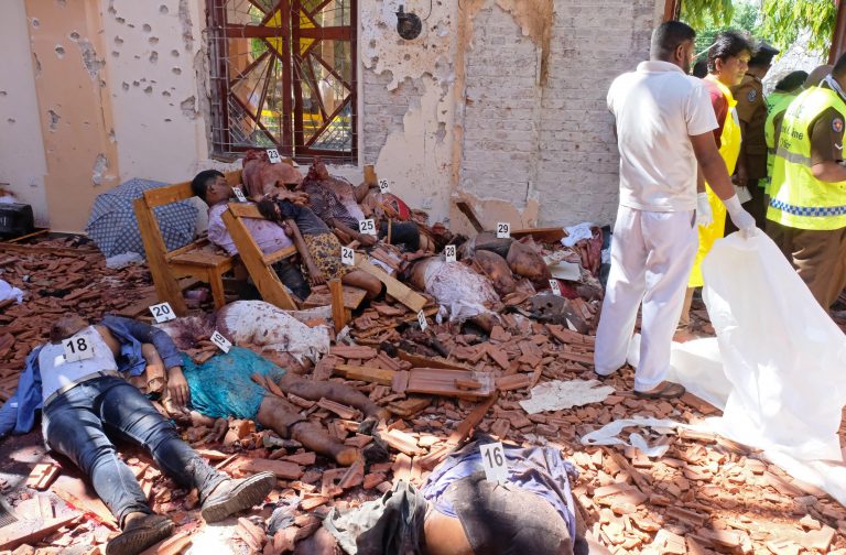 Veja fotos impactantes do atentado no Sri Lanka