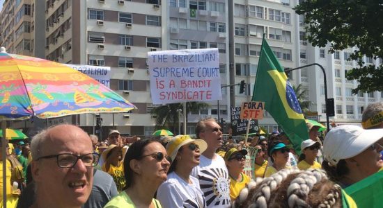 Manifestantes aproveitam aniversário de prisão de Lula para exaltar Sergio Moro