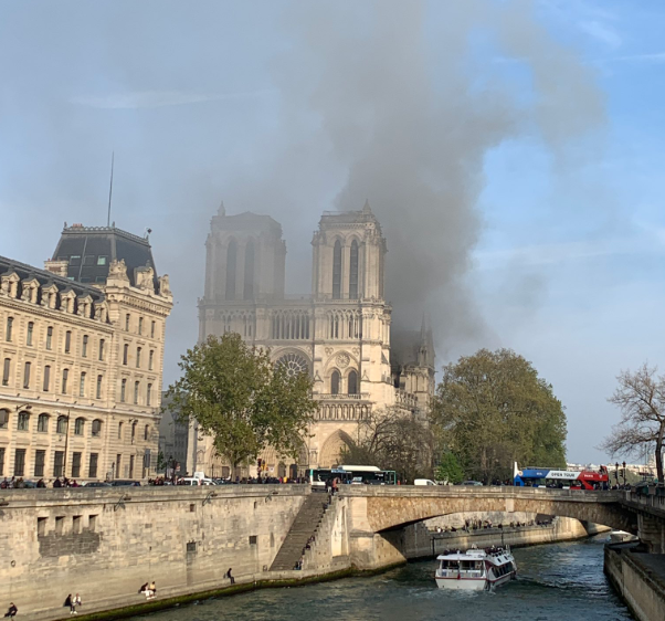 Incêndio tomou Catedral de Notre Dame, em Paris