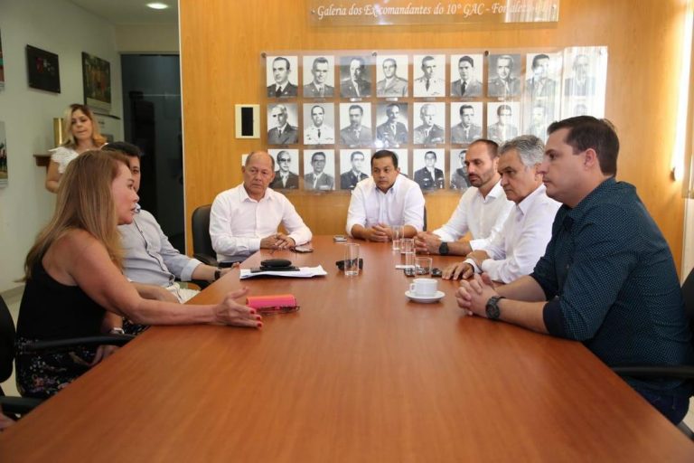 Eduardo Bolsonaro conversou com autoridades em Roraima