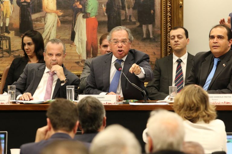 O ministro da Economia, Paulo Guedes, na Comissão de Constituição e Justiça (CCJ) da Câmara