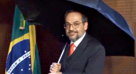 Ministro Abraham Weintraub denuncia chuva de fake news