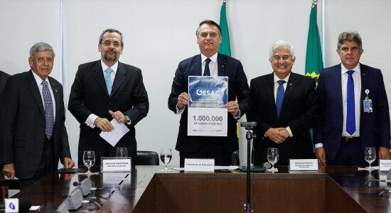 Presidente Jair Bolsonaro em reunião com o Ministro da Educação Abraham Weintraub e o Ministro da Ciência, Tecnologia, Inovações e Comunicações Marcos Pontes