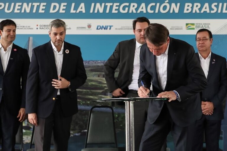 Bolsonaro e Benítez inauguraram obras para nova ponte
