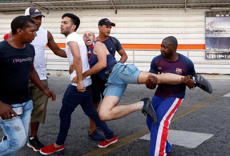 Cubanos foram duramente reprimidos em passeata do orgulho LGBT