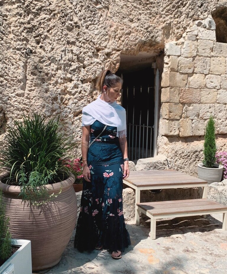 Bella Falconi passeia por Israel com a família