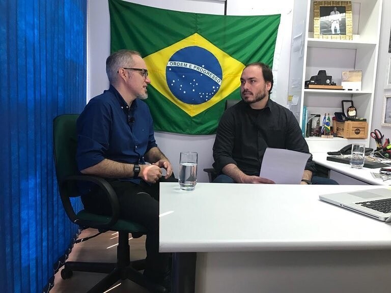 Carlos Bolsonaro foi entrevistado pelo jornalista Daniel Lopez