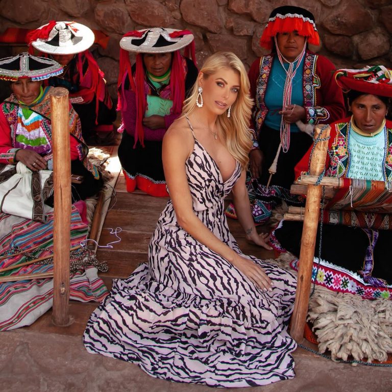 Fotos de Carol, tiradas em Cusco, para o catálogo da marca