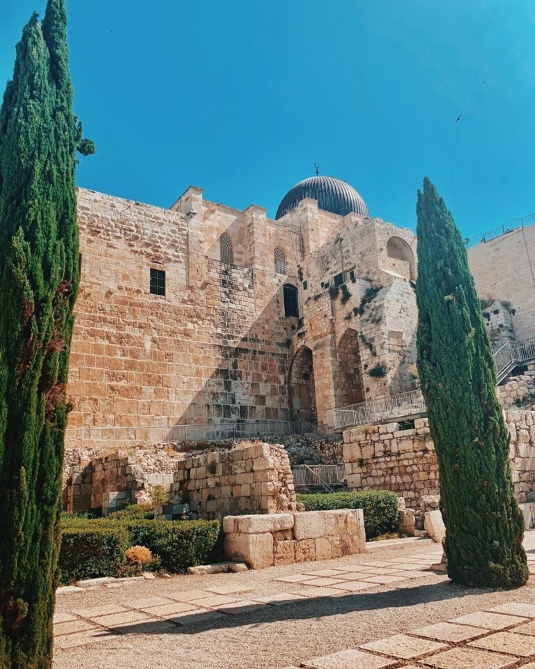 Laura Souguellis compartilhou fotos e fez relatos sobre viagem a Israel
