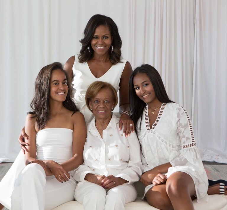 Michelle Obama com a mãe e as duas filhas